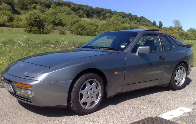 Beautiful Porsche 944 S2