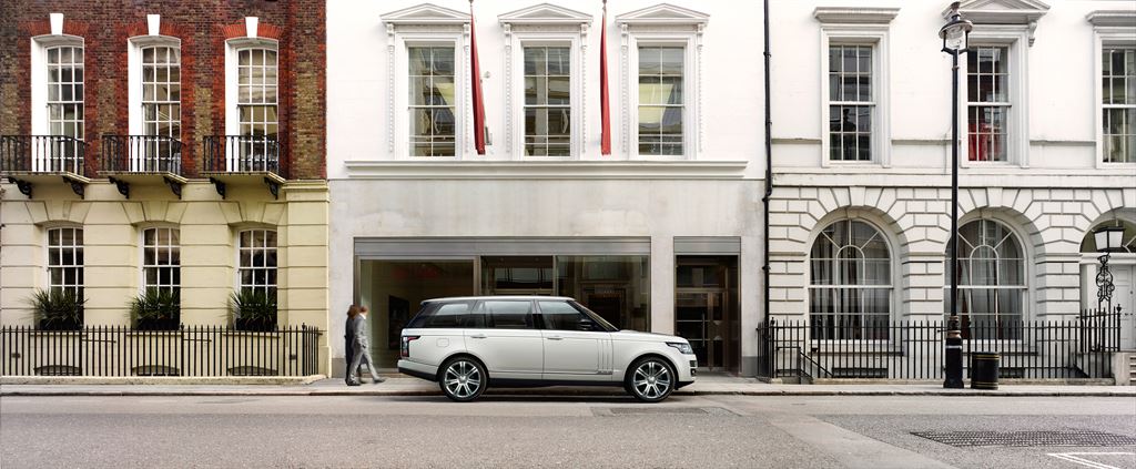Police Target Range Rovers in Expensive Areas, After Midnight